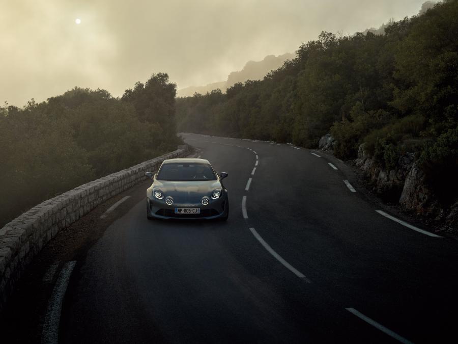  Alpine A110 Legende 2018 года  (WW) (фото 24 из 29)
